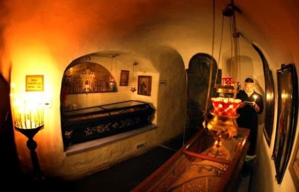 Пещеры Киево-Печерской Лавры мощи подвижников